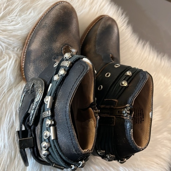 EUC Freebird Saloon Distressed Silver Buckle Black/ Brown Booties Size 8 - Picture 4 of 14